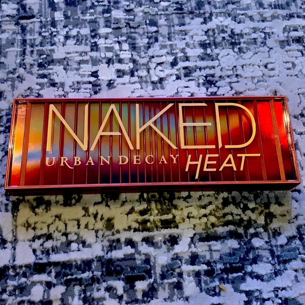 Urban Decay Naked Heat eyeshadow palette